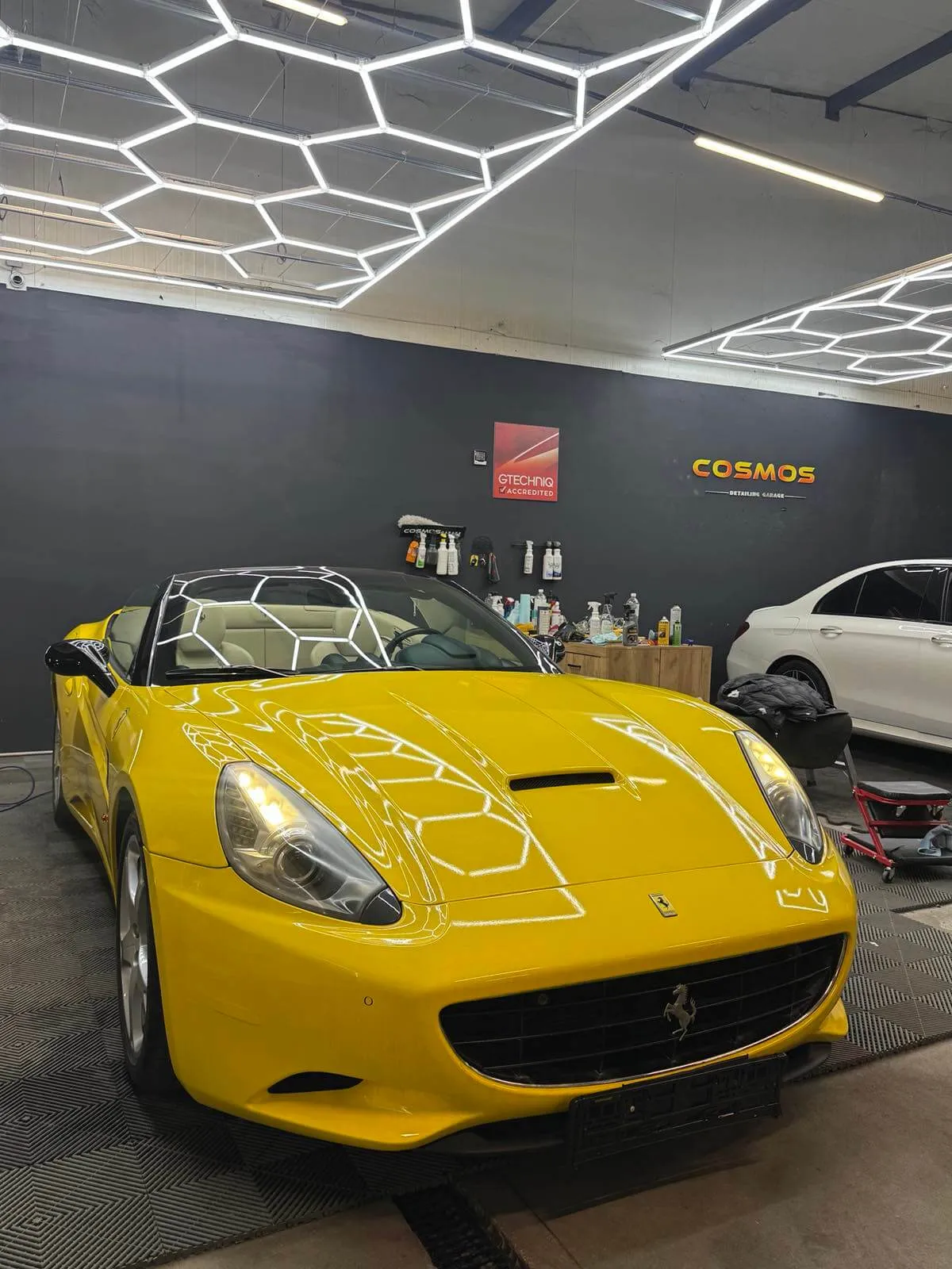 Ferarri с фолио | Cosmos Garage Ferarri с фолио