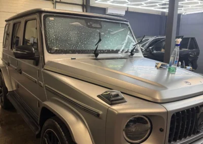 Поставяне на защитно фолио на стъкло