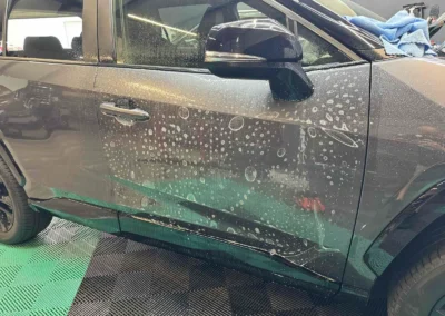 Поставяне на защитно фолио на врата