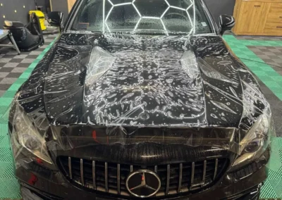 Поставяне на защитно фолио на Mercedes